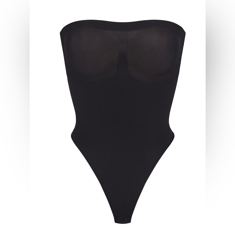 SKIMS seamless sculpt strappless thong bodysuit